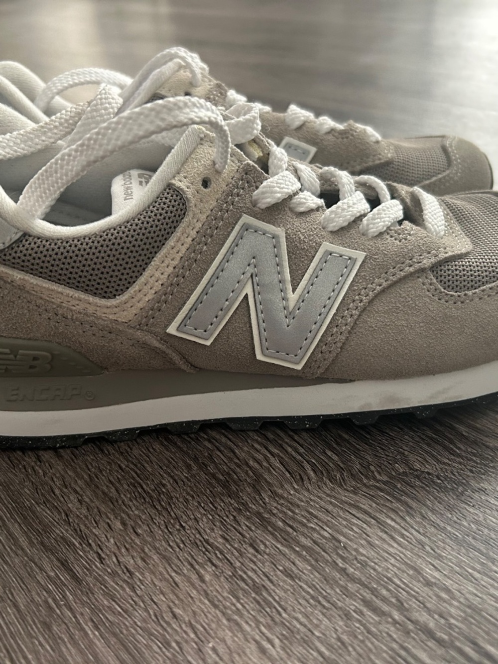Neutral sneaker - Picture 2 of 3